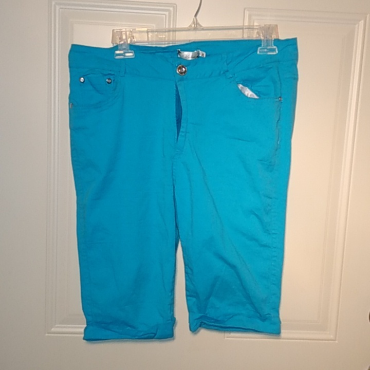 5/20. Capris